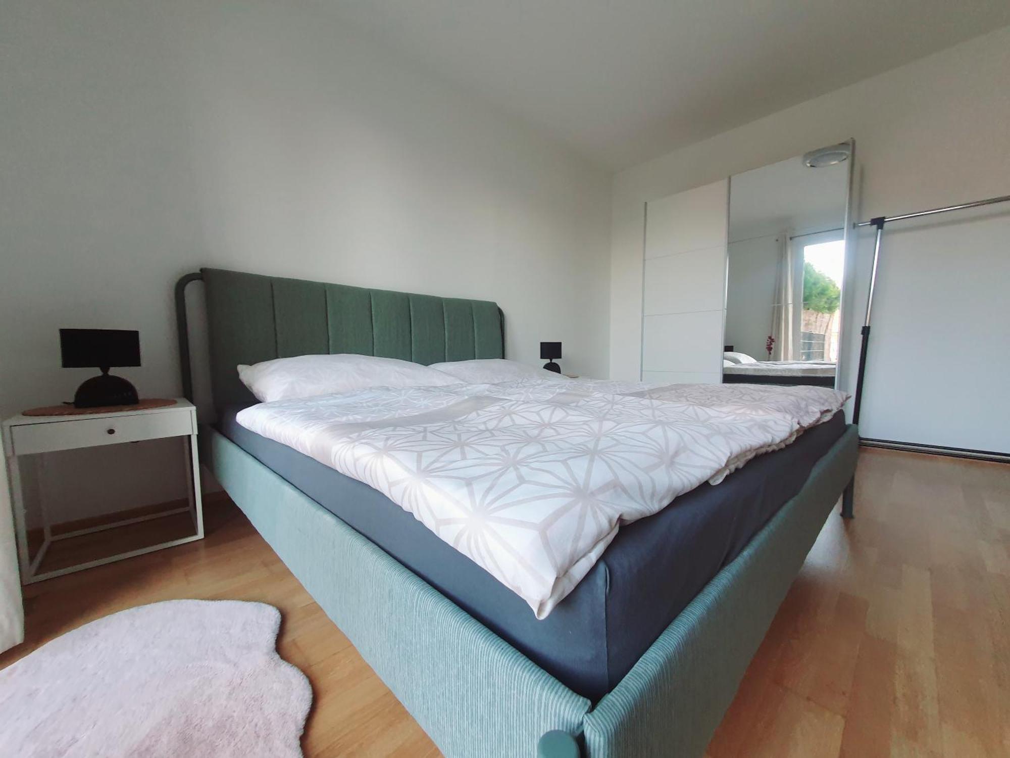 Near Lake One Bedroom Cute Apartment Wien Exteriör bild